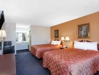 Days Inn By Wyndham Martin Exterior photo