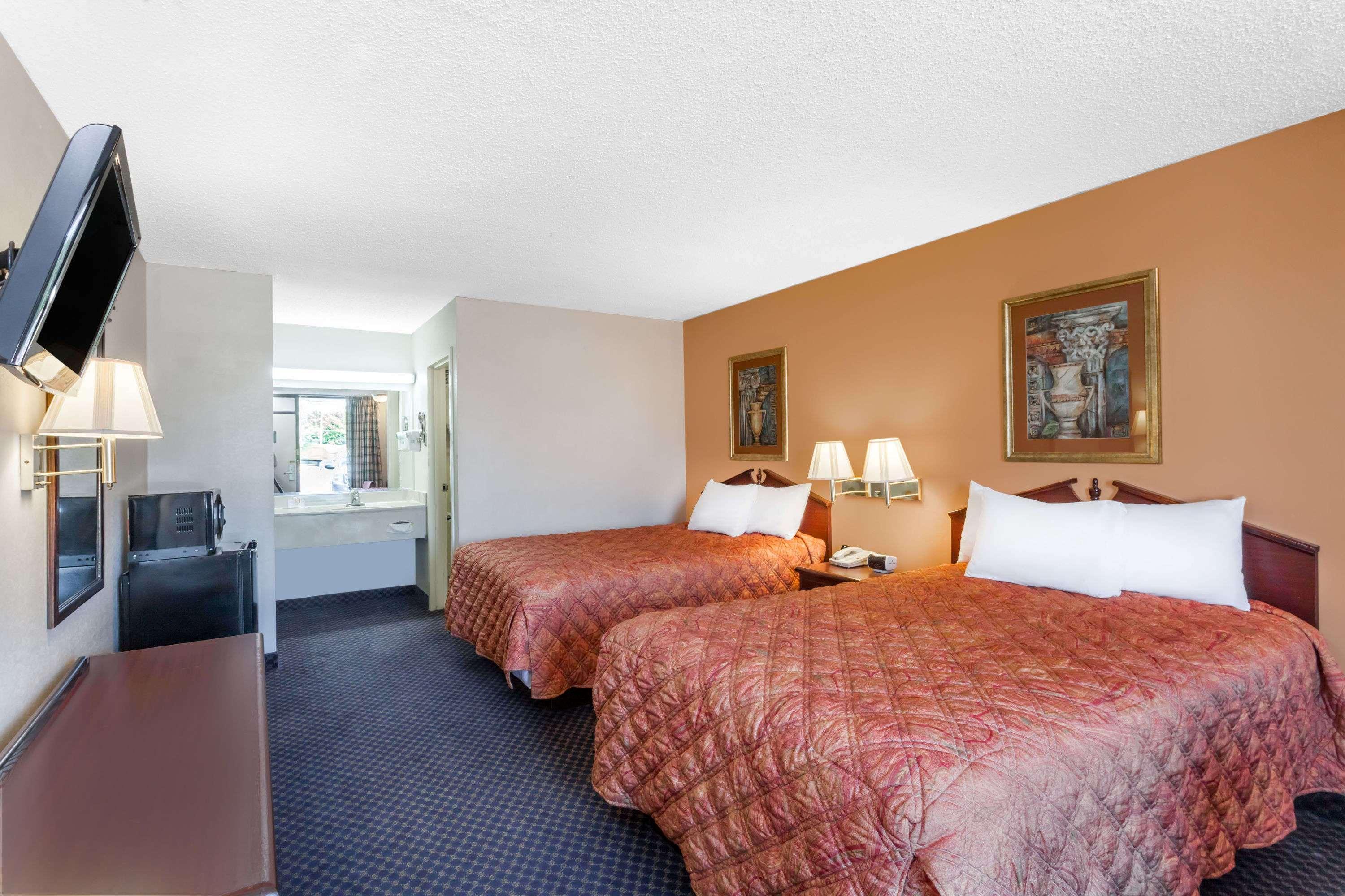 Days Inn By Wyndham Martin Exterior photo